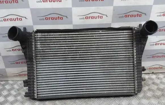 Volkswagen Touran I Intercooler radiator 1K0145803A