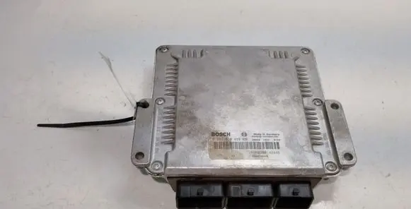 Mitsubishi Carisma Engine control unit/module 0281010439 8200296440 MR577269