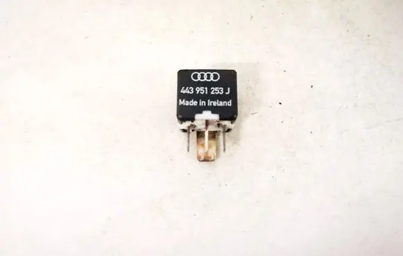 Volkswagen PASSAT B5 Other relay 443951253j 899511000