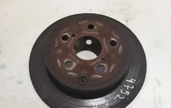 Toyota Corolla Verso AR10 Rear brake disc neausinamas
