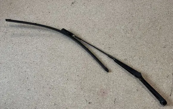 Porsche Panamera (971) Front wiper blade arm 971955409