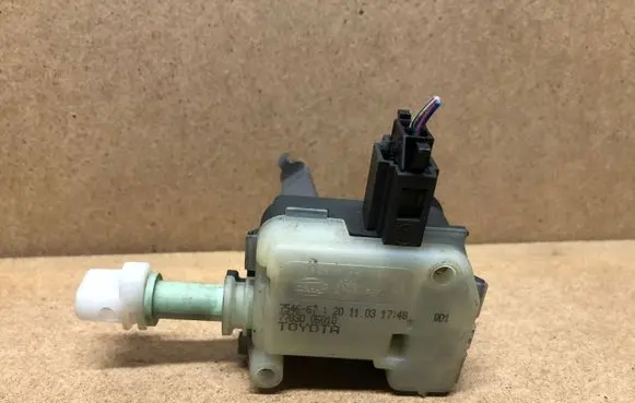 Fuel tank cap lock motor