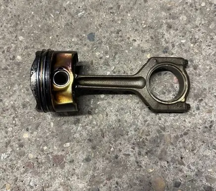 BMW 5 GT F07 Piston with connecting rod