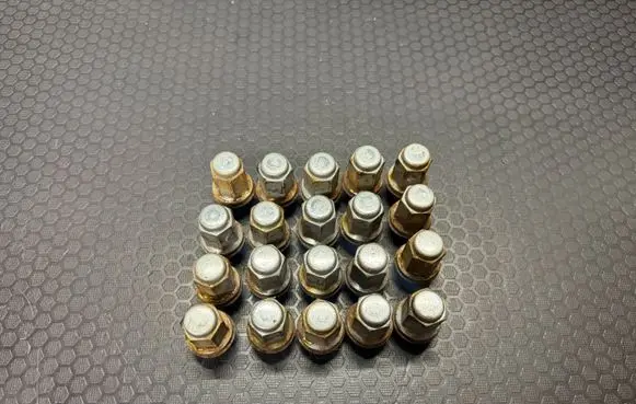 Toyota Corolla Verso AR10 Nuts/bolts 