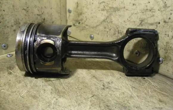 Renault Scenic I Piston with connecting rod 19DCJ89KW