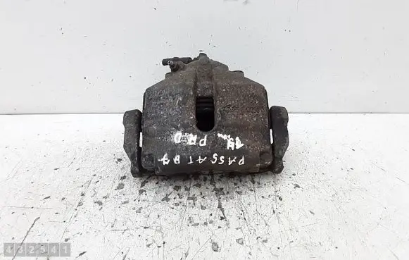 Volkswagen PASSAT B7 Front brake caliper