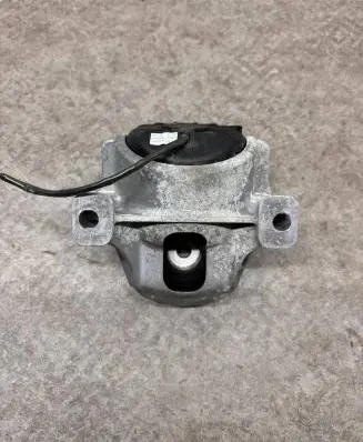 Porsche Macan (95B) Engine mount bracket 866977T 479984