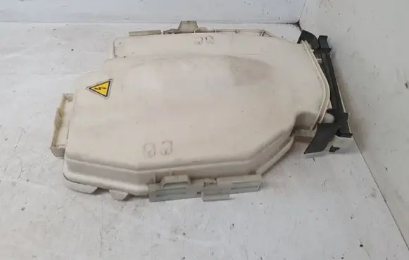 BMW 3 E90 E91 Fuse box cover 12907544575 58650910