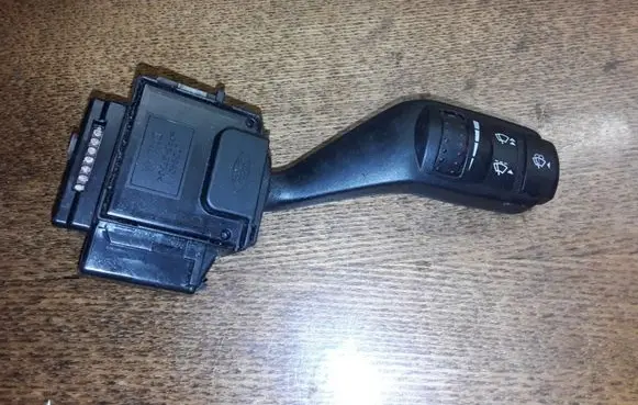 Ford Focus Wiper control stalk 17D940