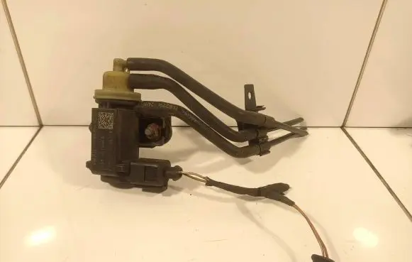 Volkswagen Touran II Turbo solenoid valve 1K0906627B 24733 4011464A