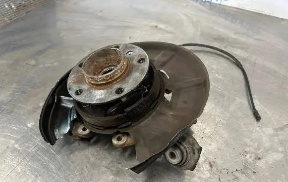 BMW 1 E81 E87 Rear wheel hub spindle/knuckle 0000018921