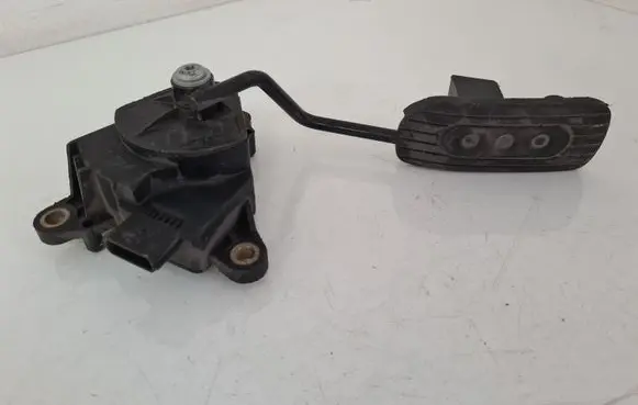 Nissan Micra Accelerator throttle pedal 18002AX700