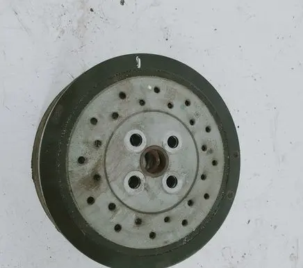 Opel Zafira C Crankshaft pulley 55577930 5122