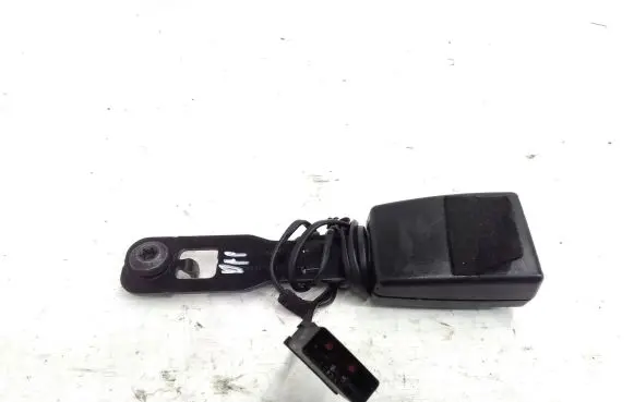 Front seatbelt buckle