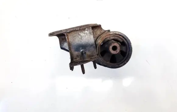 Mazda 626 Engine mount bracket