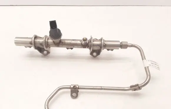 Porsche Macan (95B) Fuel main line pipe 946110118 94611011800 T946004