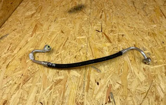 Volvo XC40 Air conditioning (A/C) pipe/hose 31694881