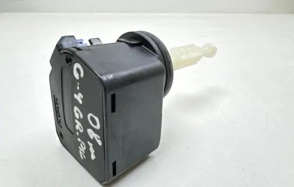 Headlight level adjustment motor