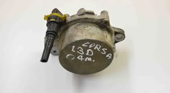 Opel Corsa D Vacuum pump 73501167