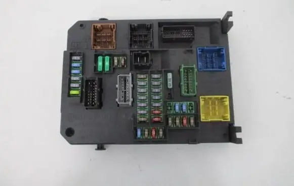 Peugeot 308 Comfort/convenience module 9806687880