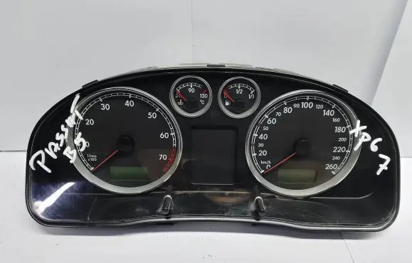 Volkswagen PASSAT B5.5 Speedometer (instrument cluster) 3B0920