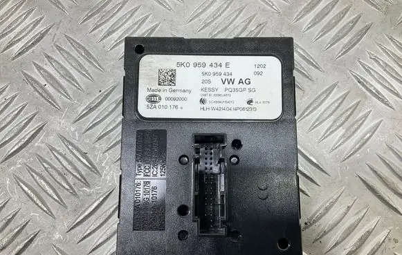Audi Q3 8U Keyless (KESSY) go control unit/module 5K0959434E