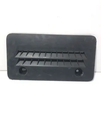 Audi A8 S8 D3 4E Quarter panel pressure vent 4E0819623