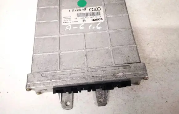 Audi A4 S4 B5 8D Engine control unit/module 0261203554 8d0907557b