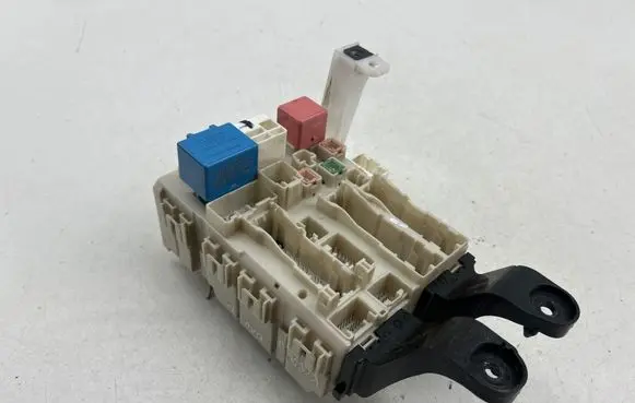 Toyota Corolla E140 E150 Fuse module
