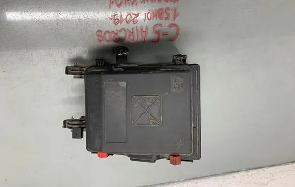 Citroen C5 Aircross Fuse box cover 9804681980