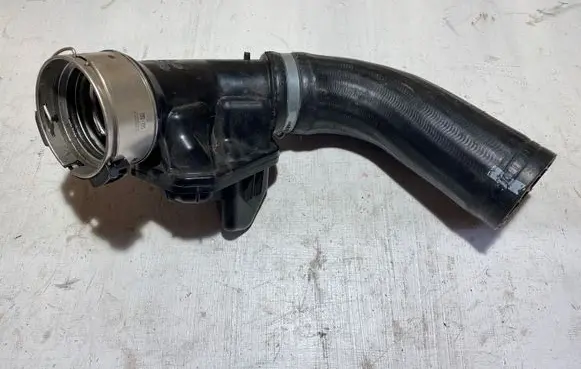 Volvo XC90 Intercooler hose/pipe 31422061
