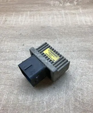 Nissan X-Trail T31 Glow plug pre-heat relay 8200859243