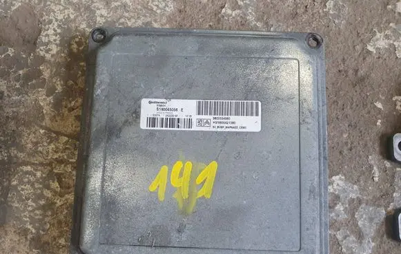 Peugeot 208 Engine control unit/module ECU 9909000915S