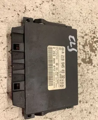Mercedes-Benz CLS C219 Parking PDC control unit/module A2195450332 0263004072