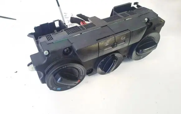 Skoda Octavia Mk2 (1Z) Climate control unit