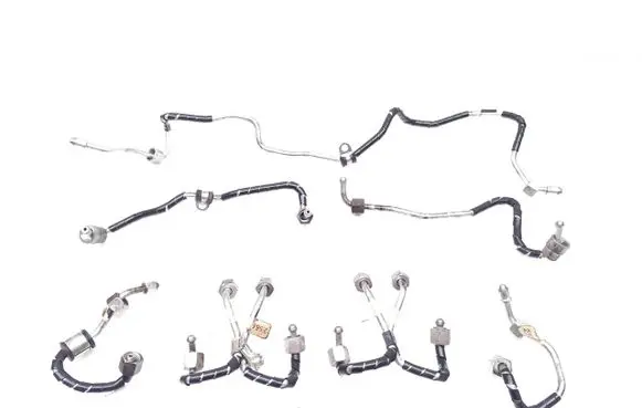 Jaguar XF Fuel injector supply line/pipe 