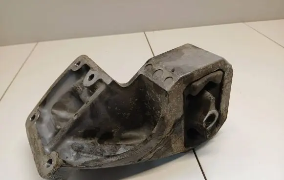 Jeep Grand Cherokee (WK) Engine mount bracket 52090309AD