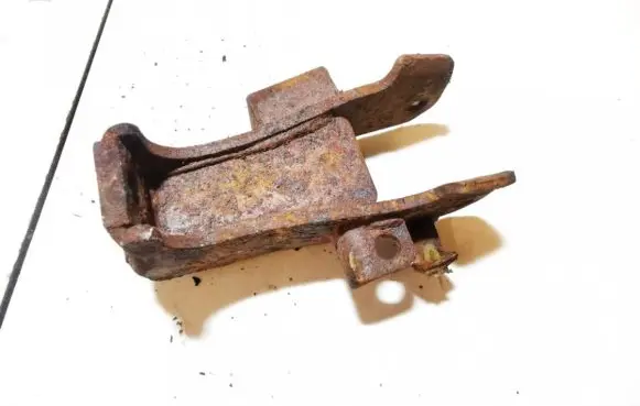 Hyundai Accent Engine mounting bracket