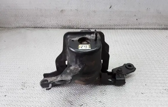Toyota Yaris Engine mount bracket