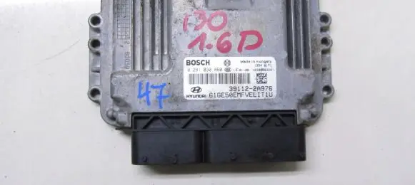 Hyundai i30 Engine control unit/module 0281030860