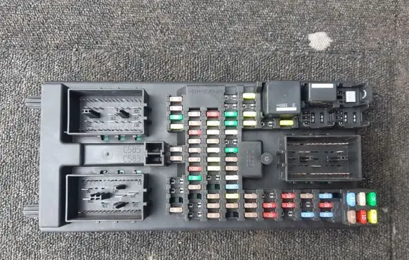 Jaguar XJ X351 Fuse module AW9314F041AE