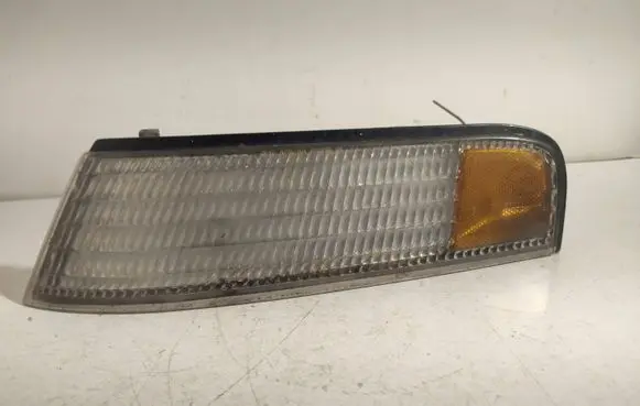 Chevrolet Lumina Front fender indicator light Gm16511151