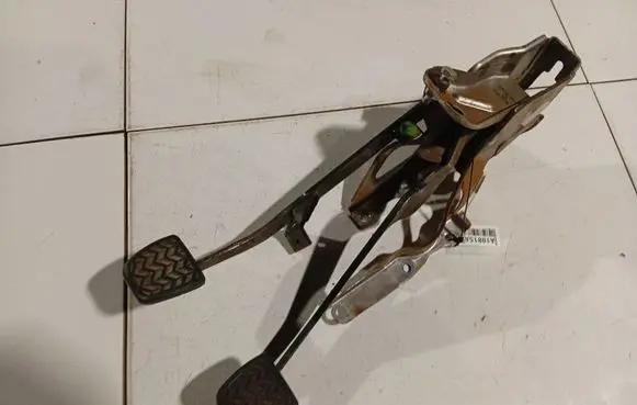 Toyota Aygo AB10 Brake pedal 