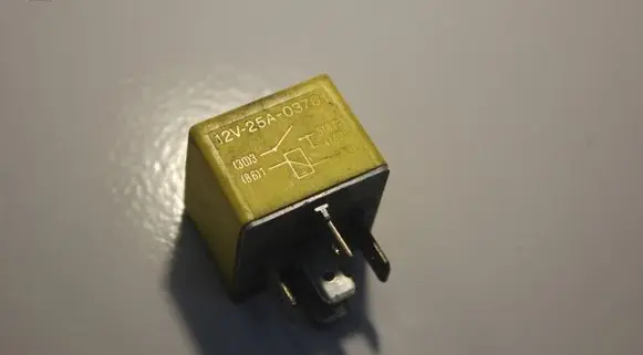 Ford Mondeo MK II Other relay 03701