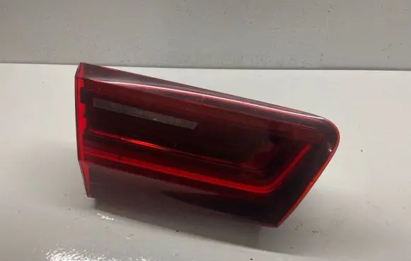 Tailgate rear/tail lights