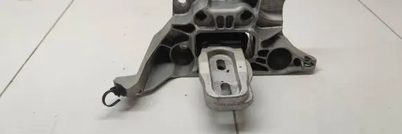 Peugeot 208 II Engine mount bracket 9824312980