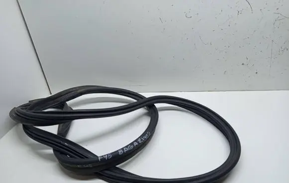 BMW 2 F46 Trunk rubber seal (body) 7318867