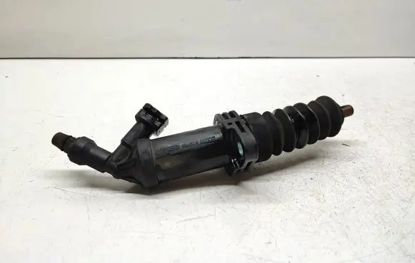 Clutch slave cylinder