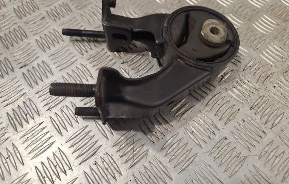 Toyota Avensis T250 Engine mount bracket 123710R010