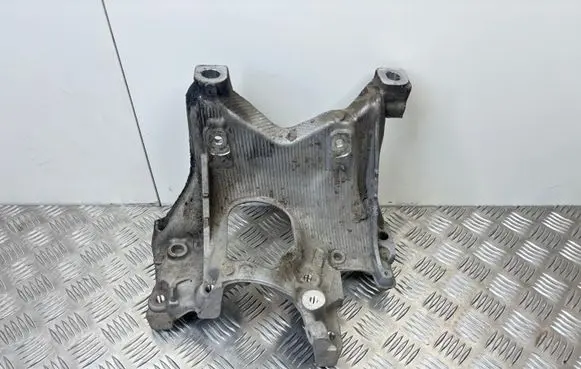 Engine mounting bracket
